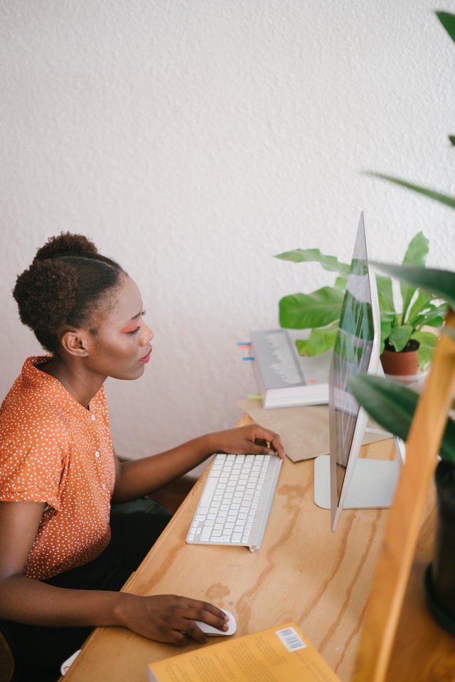 black woman lifestyle blogger