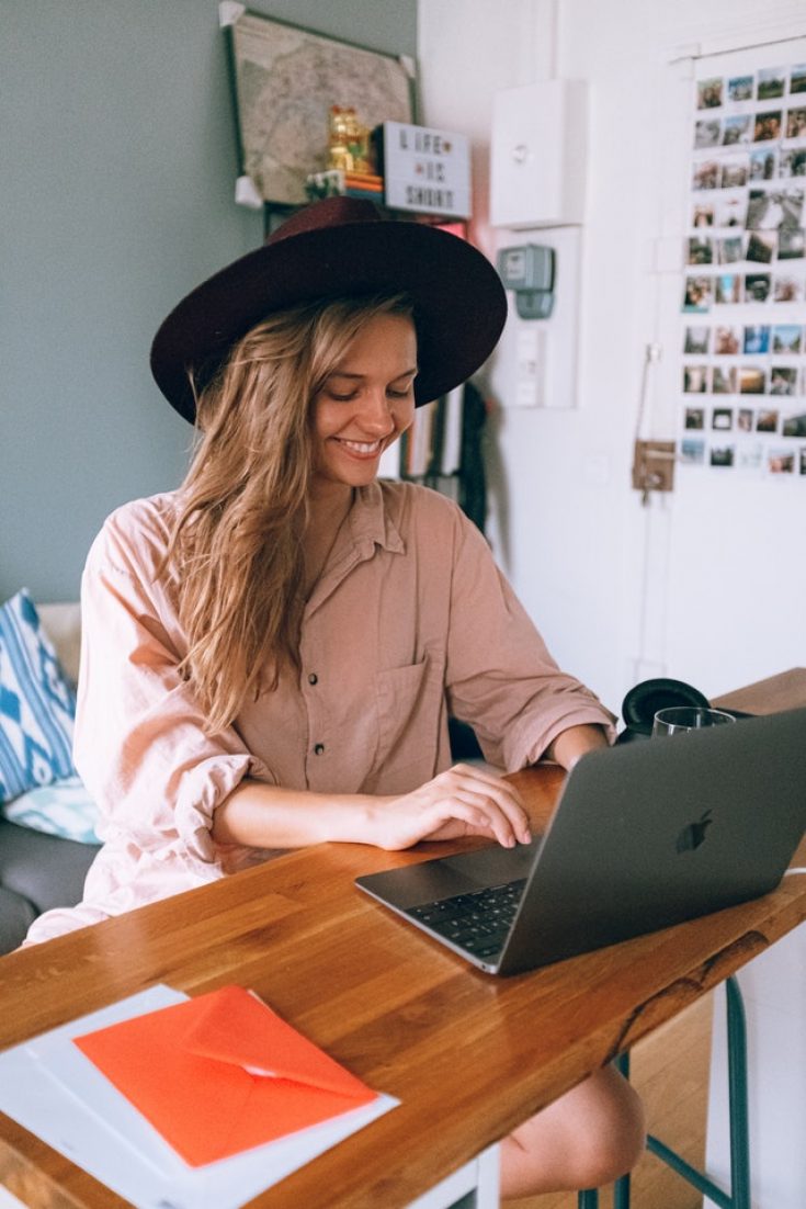 smiling-woman-using-laptop-3277920